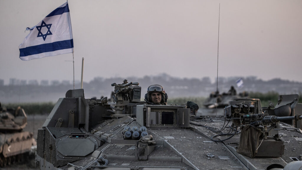 Tanques israelíes se mueven cerca de la frontera con Gaza.Mostafa Alkharouf / Gettyimages.ru 