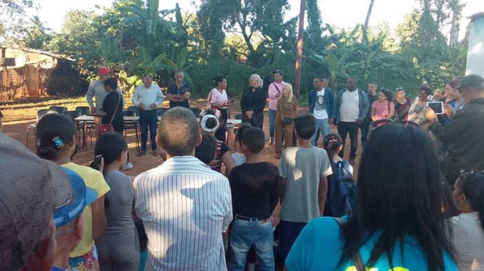  Barrio debate en el Centro Mixto Esteban López Haynée, en el Consejo Popular de Vicente, del municipio de Ciego de Ávila // Foto: Cortesía de miembros de la Comisión Nacional de Drogas 