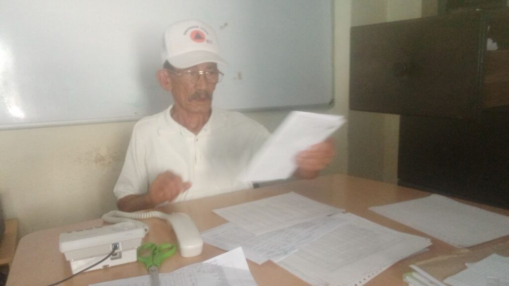 Mayor de la Reserva de las Fuerzas Armadas Revolucionarias Francisco Montero Milán, responsable de la Defensa Civil en Manzanillo // Fotos: Rafael González Castro