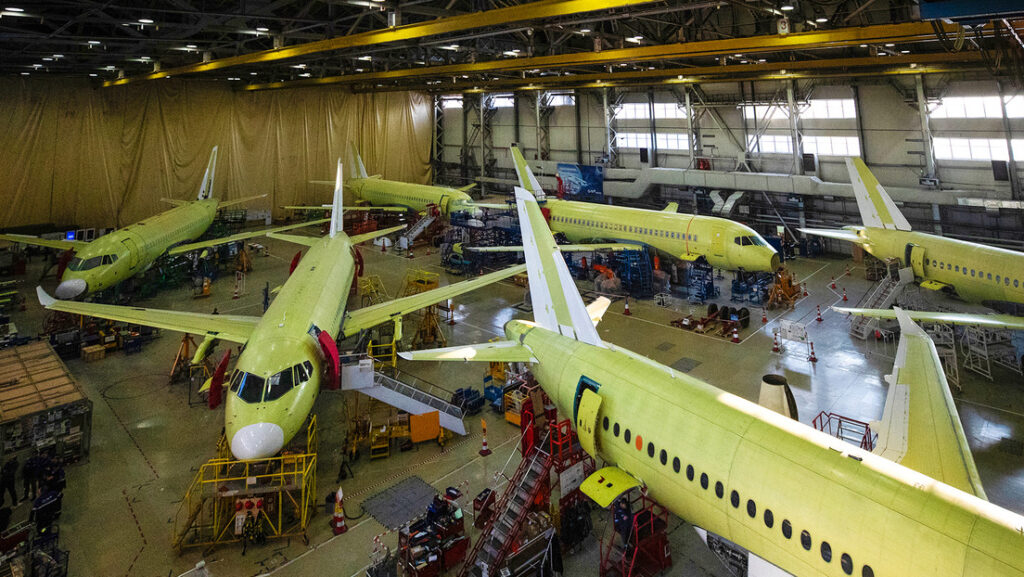 Fabricación de los fuselajes del avión regional Superjet‑100 en una planta aeronáutica de la OAK en la ciudad de Komsomolsk del Amur, en el Lejano Oriente rusoNina Padalko / Sputnik 