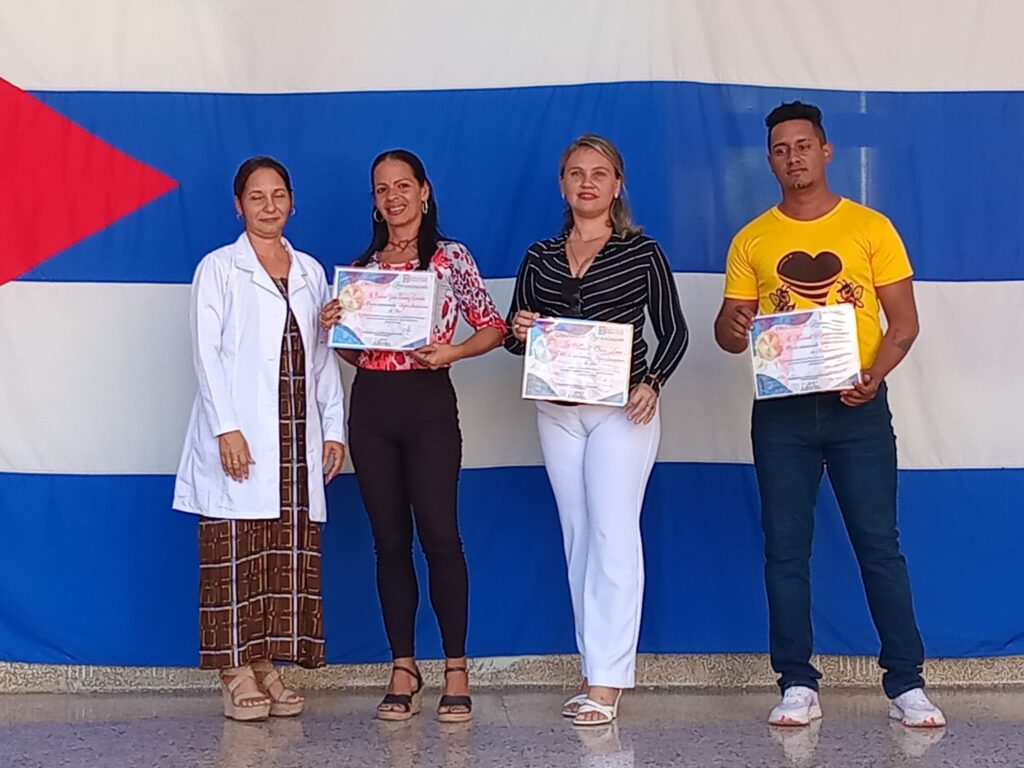 Instructores de arte reconocidos en la ocasión // Foto: Samantha Cabrera