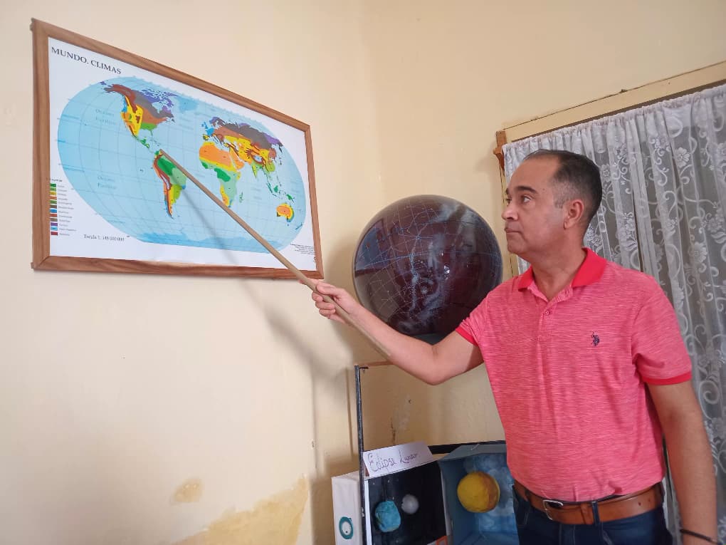 Profesor de Geografía Alberto Prieto Lavié // Foto: Claudia Sánchez