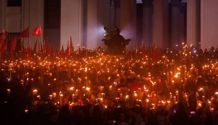 Como hace 73 años, miles de jóvenes en toda Cuba prendieron antorchas en homenaje a Martí y Fidel. Autor: Jorge Cruz Fraga (Tomato) Publicado: 28/01/2026 | 01:25 am