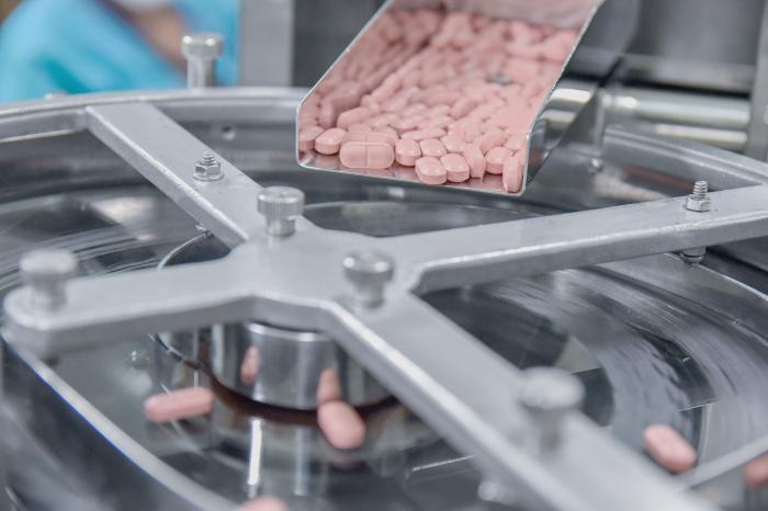  Con los medicamentos biosimilares se prevé facilitar la entrada de productos nuevos al Sistema Nacional de Salud. Foto: Archivo de Granma 