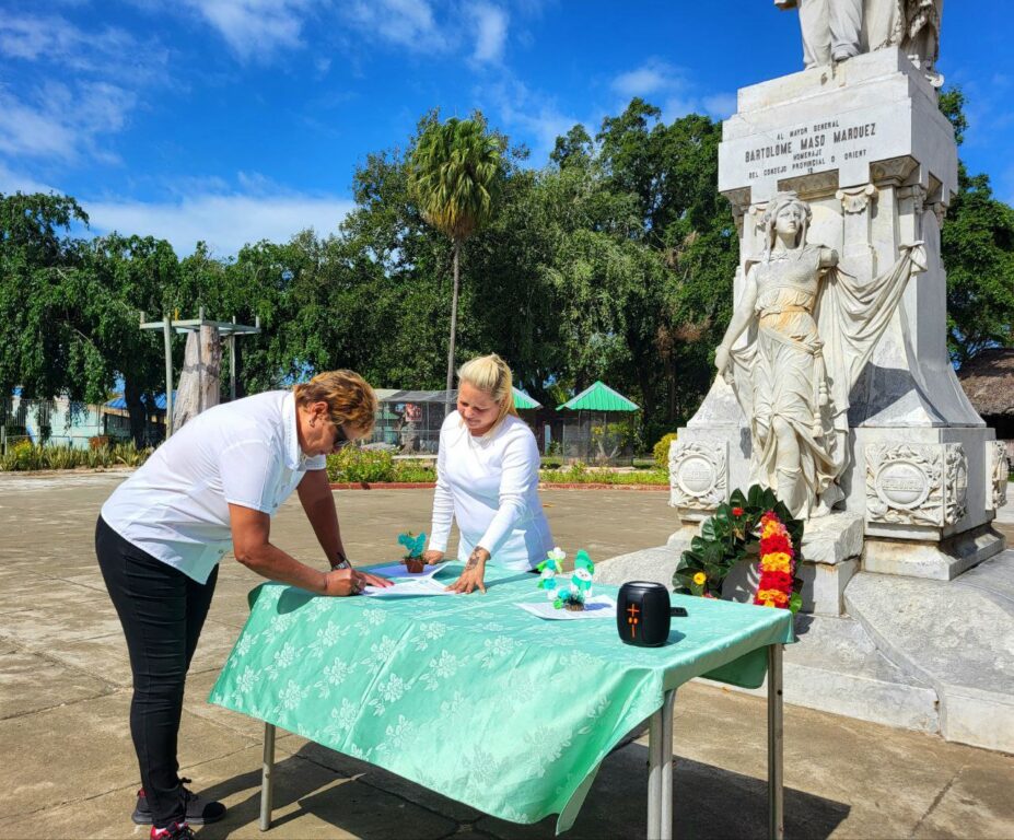 Misleidis Lastres Núñez, directora de gastronomía en el municipio ratifica su compromiso con los ideales revolucionarios //Foto: María Fonseca Alejandre