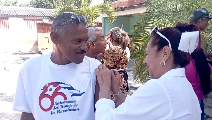 Visita al barrio // Foto: Yurisander Matos