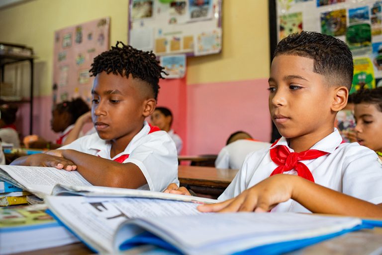 Pioneros de la escuela primaria Guerrillero Heroico del municipio Habana del Este. Foto: Enrique González (Enro)/ Cubadebate.