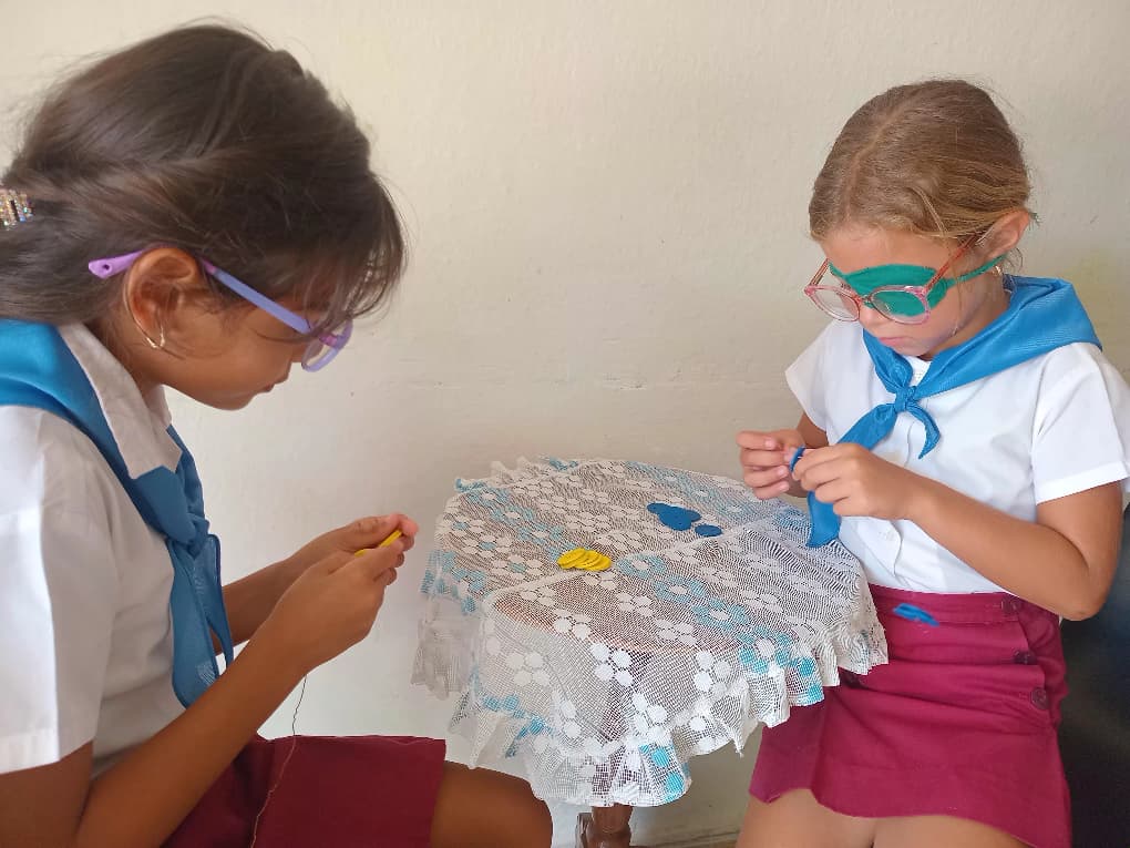 Ejercicios de insertar utilizando la oclusión ocular. // Foto: Claudia Sánchez