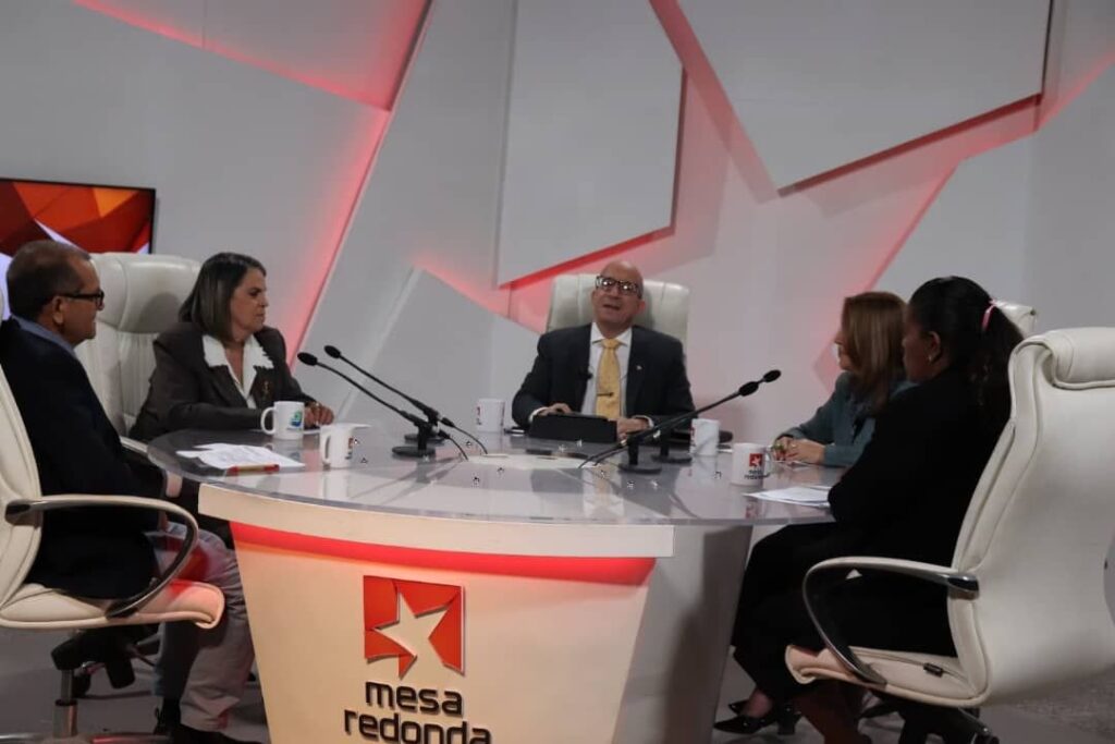 En su intervención en la Mesa Redonda, Olga Lidia Pérez Díaz, directora general de Notarías y Registros Públicos del #MINJUS, presentó una caracterización del Registro Civil