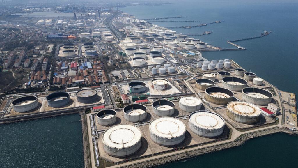 La terminal de crudo del puerto de Qingdao, China, el 12 de abril de 2026 Gettyimages.ru 