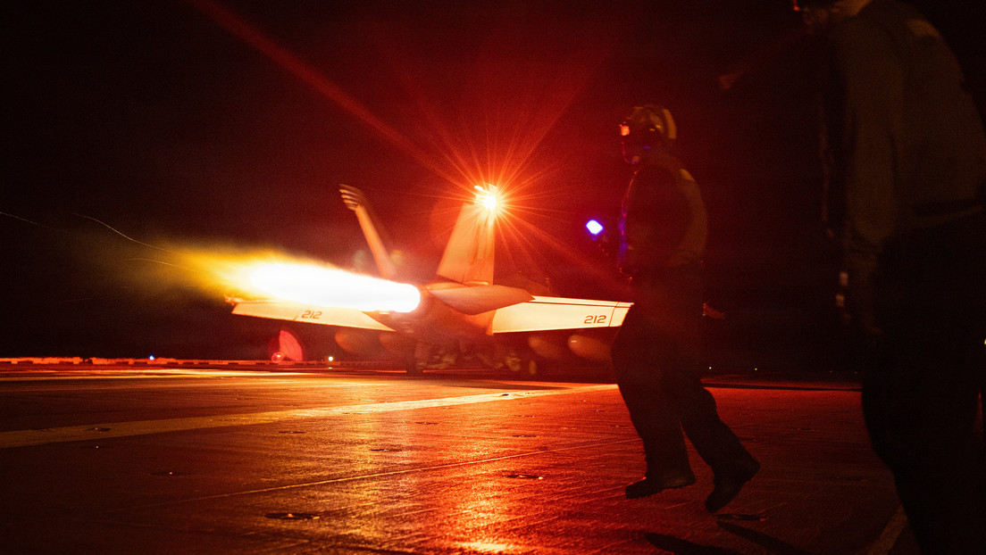 Un caza F/A-18 Super Hornet de la Armada de EE.UU. despega del portaaviones USS Gerald R. Ford durante la operación Furia Épica, 6 de marzo de 2026Armada de EE.UU.