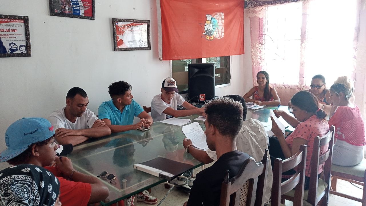 Presentación y aprobación del programa de la UJC para el Verano 2026 en Manzanillo. / Foto: Annia Pacheco