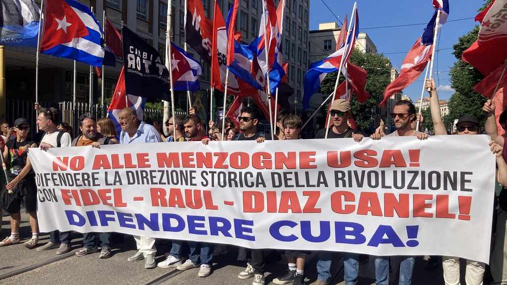 Manifestaciones de apoyo a Cuba en Italia. // Foto: PL