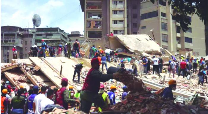 Los organismos de seguridad del Estado se mantienen desplegados en las distintas zonas del país en labores de rescate. Foto: Reuters