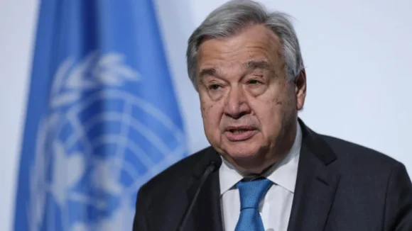 Guterres enfatizó que se debe abandonar la dependencia del petróleo con urgencia. Foto: EFE