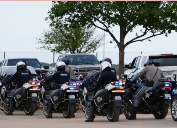 Elementos de la policía y de otras corporaciones de Midland, Texas, respondieron al tiroteo. Foto tomada del FB Texas Department of Public Safety / Archivo
