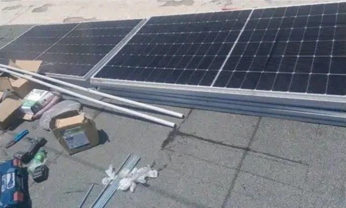 Un kit de paneles solares fue instalado en el CUM del poblado rural de Troya // Foto: Tomada del perfil de Facebook de Alexis Remón Reyes