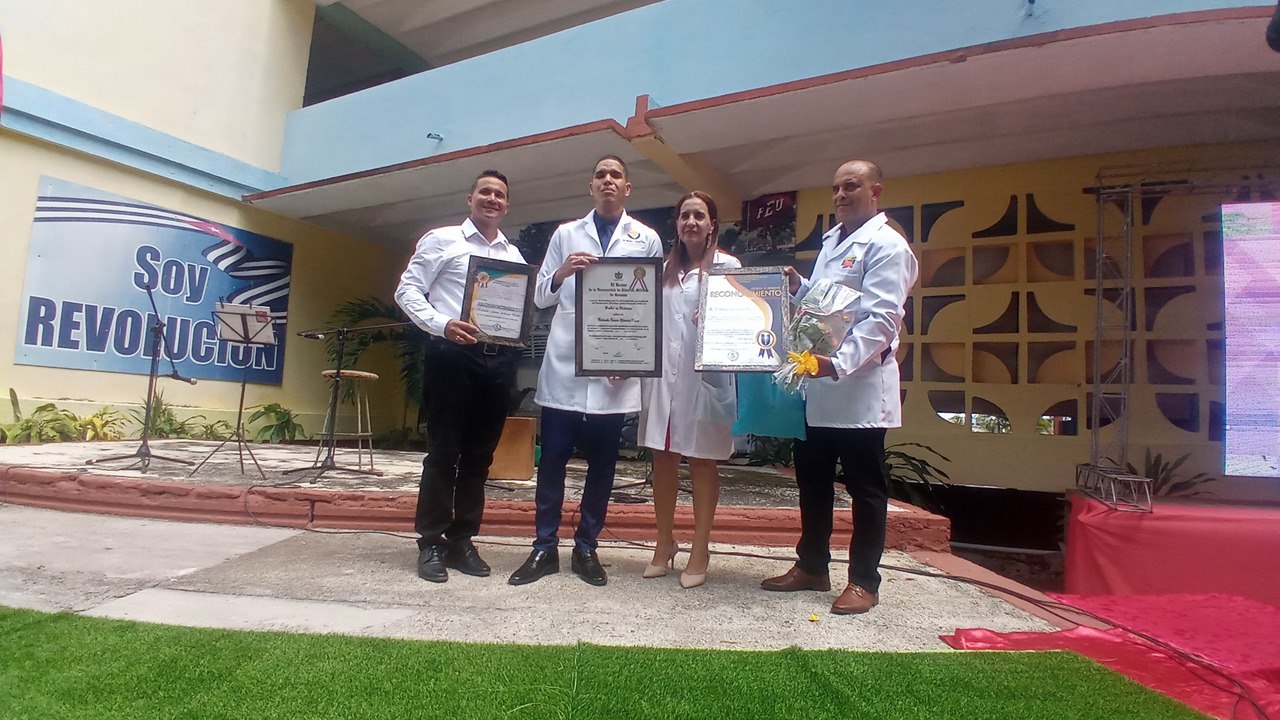 Rolando Javier Álvarez Pérez, egresado de la carrera de medicina Fuel el Vanguardia Integral de la facultad en esta graduación //Foto: Eliexer Peláez Pacheco