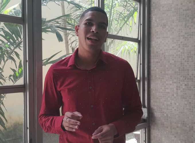 El médico manzanillero Rolando Javier Álvarez Pérez aspira a convertirse en uno de los Doctores en Ciencias Médicas más jóvenes de Cuba FOTO/ Denia Fleitas Rosales