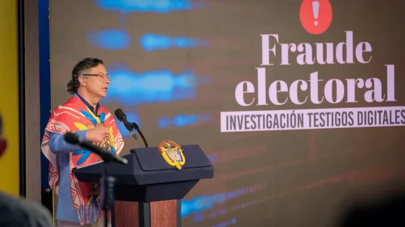 Gustavo Petro en rueda de prensa denunciado fraude electoral en la segunda vuelta de las elecciones presidenciales en Colombia del 21 de junio de 2026.