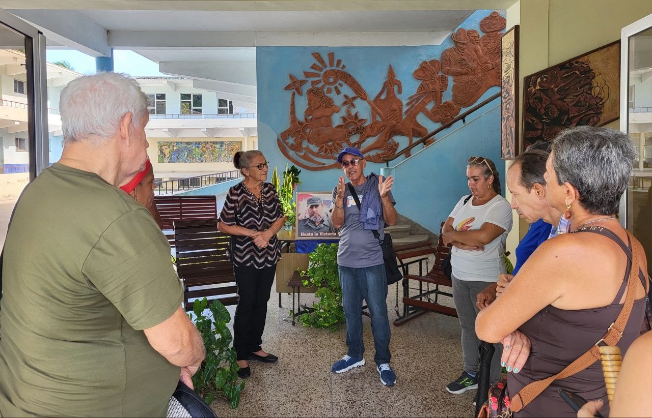 Antigua Academia de Arte Carlos Enrique de Manzanillo, inaugurada por Fidel Castro el 28 de marzo de 2002. // Foto:  María Fonseca Alejandre