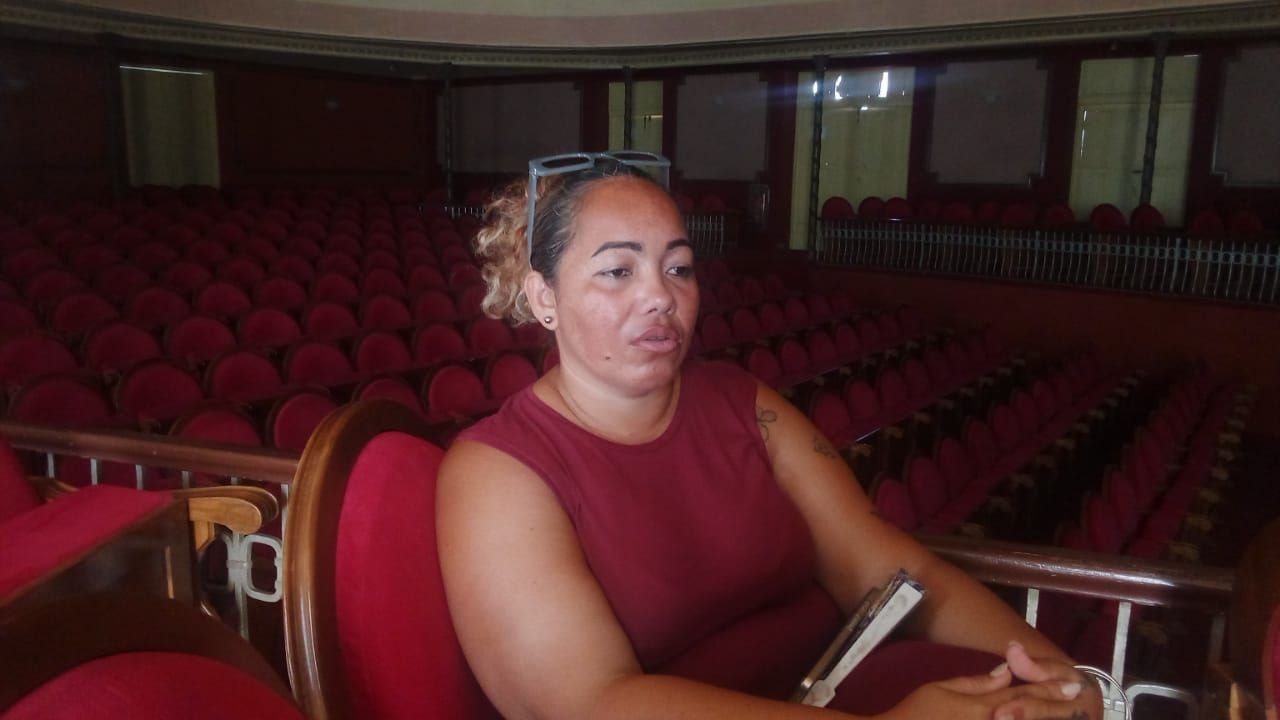 Gladisleydis Alfonseca Remón tiene la misión de dirigir al centenario Teatro Manzanillo //Foto: Erenia Tamayo Torres