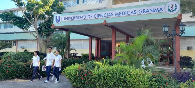 La Facultad de Ciencias Médicas de Manzanillo es un hervidero de vocación y sueños // Foto: Eliexer Peláez Pacheco